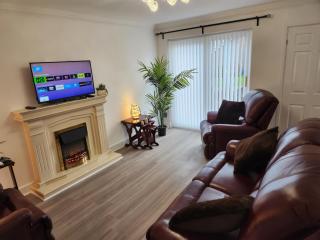 Peaceful 2-Bed Bungalow with Garden and Parking - 9