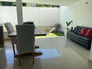 Casa de dos pisos con piscina Villeta - 1