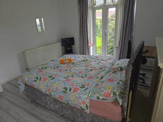 Jusdor Six bed Lovely Home in Filton - 9