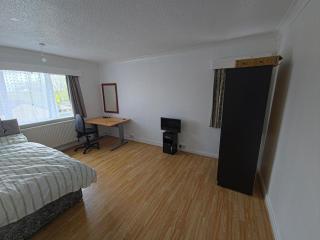 Jusdor Six bed Lovely Home in Filton - 8