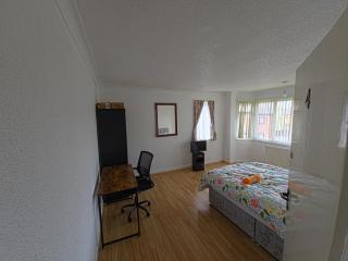Jusdor Six bed Lovely Home in Filton - 5