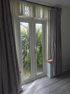 Jusdor Six bed Lovely Home in Filton - 1