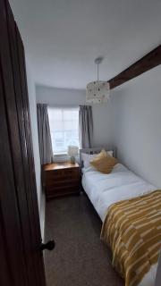 Grade II listed cottage in central Salisbury - 9