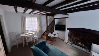 Grade II listed cottage in central Salisbury - 8