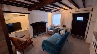Grade II listed cottage in central Salisbury - 7
