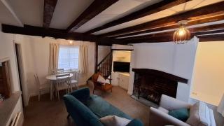 Grade II listed cottage in central Salisbury - 3