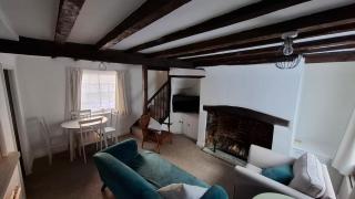 Grade II listed cottage in central Salisbury - 2