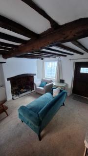 Grade II listed cottage in central Salisbury - 1