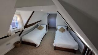 Grade II listed cottage in central Salisbury - 5