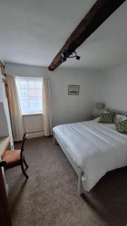 Grade II listed cottage in central Salisbury - 4