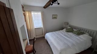 Grade II listed cottage in central Salisbury - 1