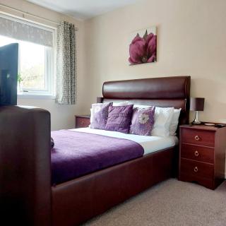 'Treetops' - Bright & Homely 2 Bed Flat w Parking - 3