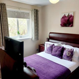 'Treetops' - Bright & Homely 2 Bed Flat w Parking - 4