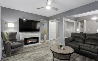 4-Bedroom ALL King Beds Near mall Family friendly - 0