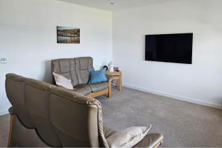 2 Bed Apartment Sleeps 4 - Seaviews - Free Parking - 7