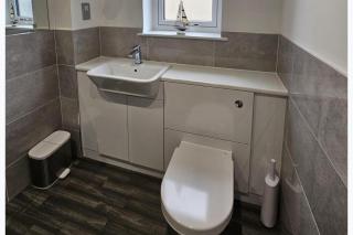 2 Bed Apartment Sleeps 4 - Seaviews - Free Parking - 6