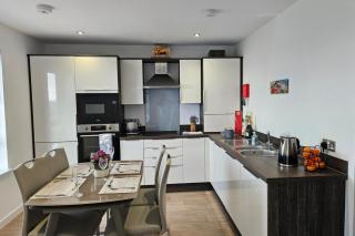 2 Bed Apartment Sleeps 4 - Seaviews - Free Parking - 0