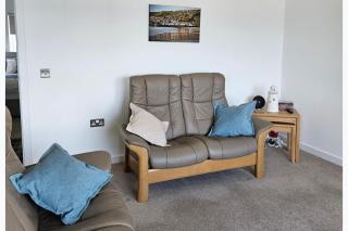 2 Bed Apartment Sleeps 4 - Seaviews - Free Parking - 3