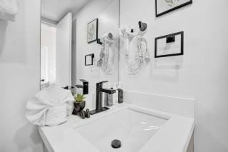 Chic 1BR Condo in Prime South Beach Ocean 1 Min Away 306 - 7