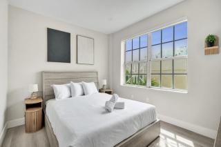 Chic 1BR Condo in Prime South Beach Ocean 1 Min Away 306 - 1