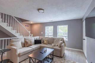 Spacious Home with Porch Sleeps 6 Near Pitt and UPMC - 1