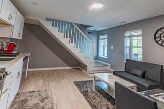 Spacious Home with Porch Sleeps 6 Near Pitt and UPMC - 3