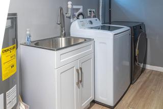Spacious Home with Porch Sleeps 6 Near Pitt and UPMC - 5