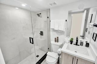 Elegant 1BR Apartment Steps from the Beach 206 - 1