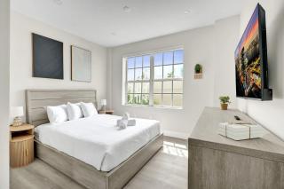 Elegant 1BR Apartment Steps from the Beach 206 - 9
