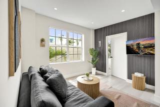 Elegant 1BR Apartment Steps from the Beach 206 - 0