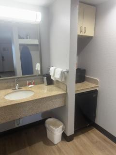 Econo Lodge Naval Station Norfolk - 2