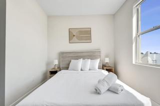 Cozy 2BR SoBe Pad Just a Block to the Beach 303 - 9