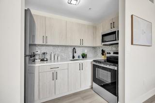Cozy 2BR SoBe Pad Just a Block to the Beach 303 - 8