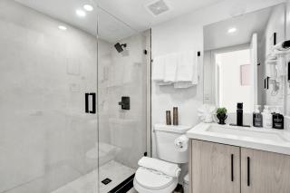 Chic 1BR Retreat Steps to Ocean Prime SoBe Location 208 - 8