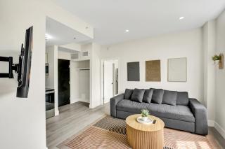 Chic 1BR Retreat Steps to Ocean Prime SoBe Location 208 - 4