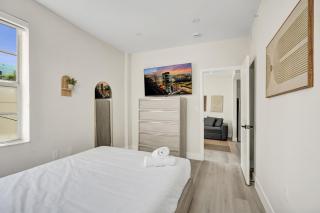 Stylish 1BR Stay Collins Ave 1 Min to Beach 207 - 5