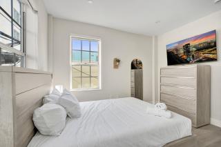 Stylish 1BR Stay Collins Ave 1 Min to Beach 207 - 4