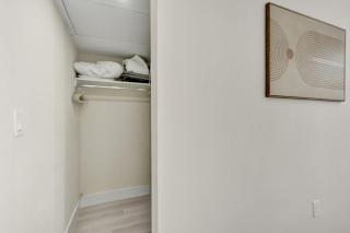 Stylish 1BR Stay Collins Ave 1 Min to Beach 207 - 3