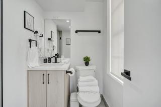 Stylish 1BR Stay Collins Ave 1 Min to Beach 207 - 2