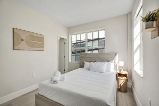Stylish 1BR Stay Collins Ave 1 Min to Beach 207 - 1