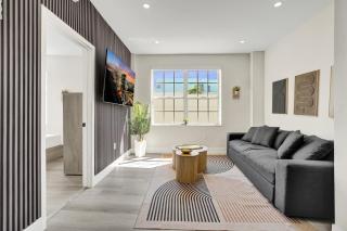 Stylish 1BR Stay Collins Ave 1 Min to Beach 207 - 0