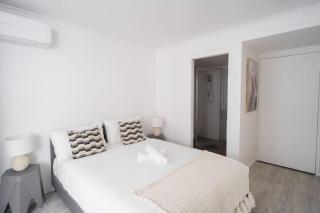 Contemporary 2-Bedroom Apartment in Sothbank - 9