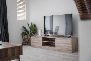 Contemporary 2-Bedroom Apartment in Sothbank - 5