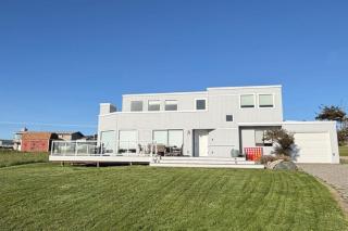 Whidbey Island 2 Bedroom Retreat with Shared Summer Pool Beach Access and Fast WiFi - 9