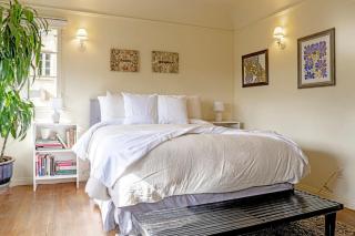 NEW Silver Lake Home with Jacuzzi and Fruit Garden - 9
