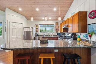 4 bd walk to shops restaurants and beach - 1