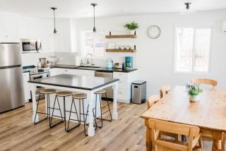 Newly Renovated Downtown Chelan with Patio and Dogs OK - 4