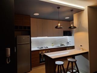 Moderno y cómodo departamento - 1