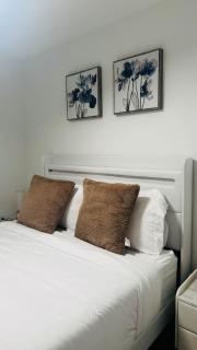 Rare City Find. Central Home w Fresh Outdoor Space - 7
