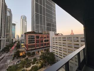 F1008 Modern Corner 1-Bdr Apt with Pool and Gym in Miami Downtown - 0